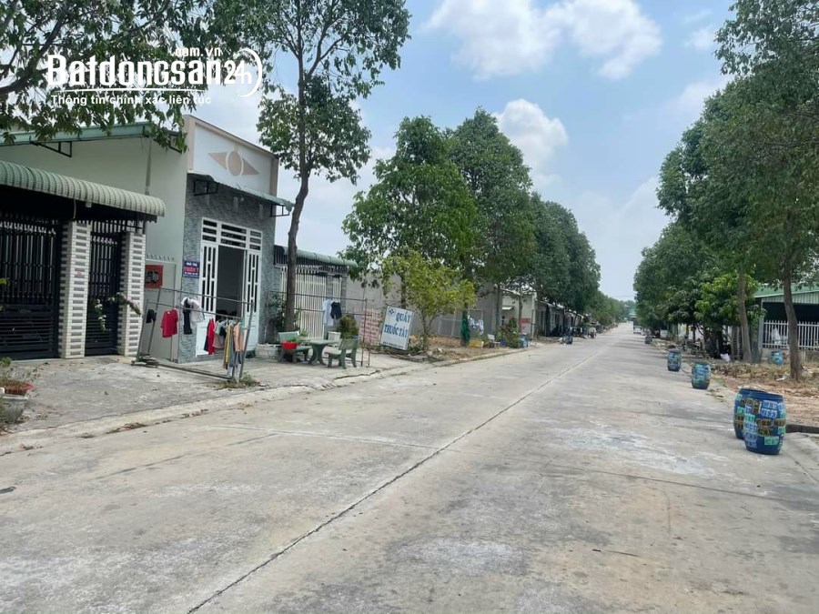 dãy trọ Mỹ Phước 3 TP.Bến Cát 1kiot 4 phòng trọ 1tỷ8xx có thương lượng 0858785987