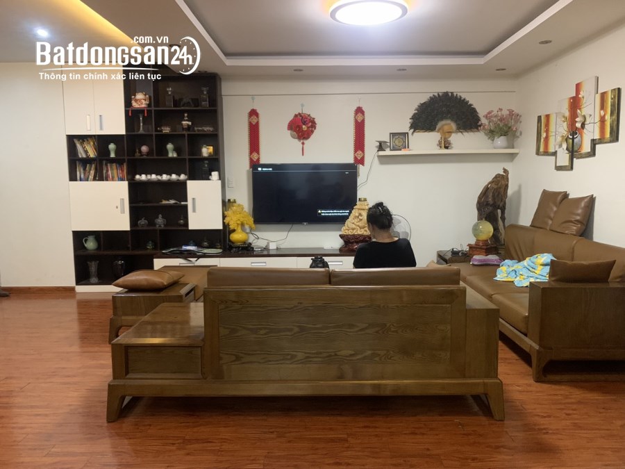Bán căn hộ chung cư toà CT1 KĐT mới Văn Khê căn góc 140m 3pn ban công ĐN full đồ 