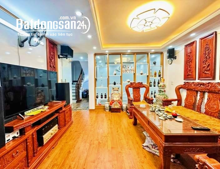 Bán nhà mặt phố Nguyễn Phong Sắc Cầu Giấy vỉa hè đá bóng KD sầm uất chỉ 16 tỷ