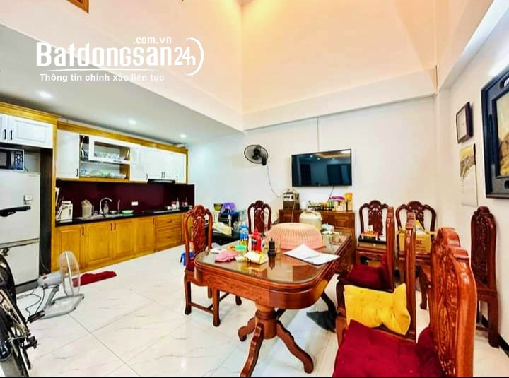 Bán nhà mặt phố Nguyễn Phong Sắc Cầu Giấy vỉa hè đá bóng KD sầm uất chỉ 16 tỷ