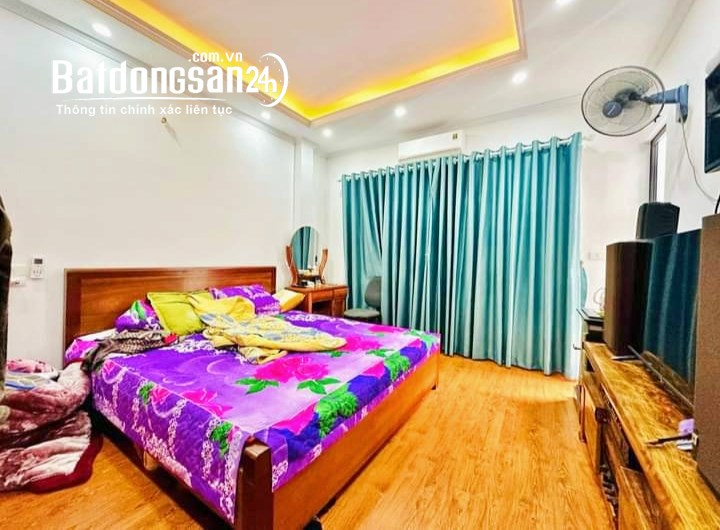 Bán nhà mặt phố Nguyễn Phong Sắc Cầu Giấy vỉa hè đá bóng KD sầm uất chỉ 16 tỷ