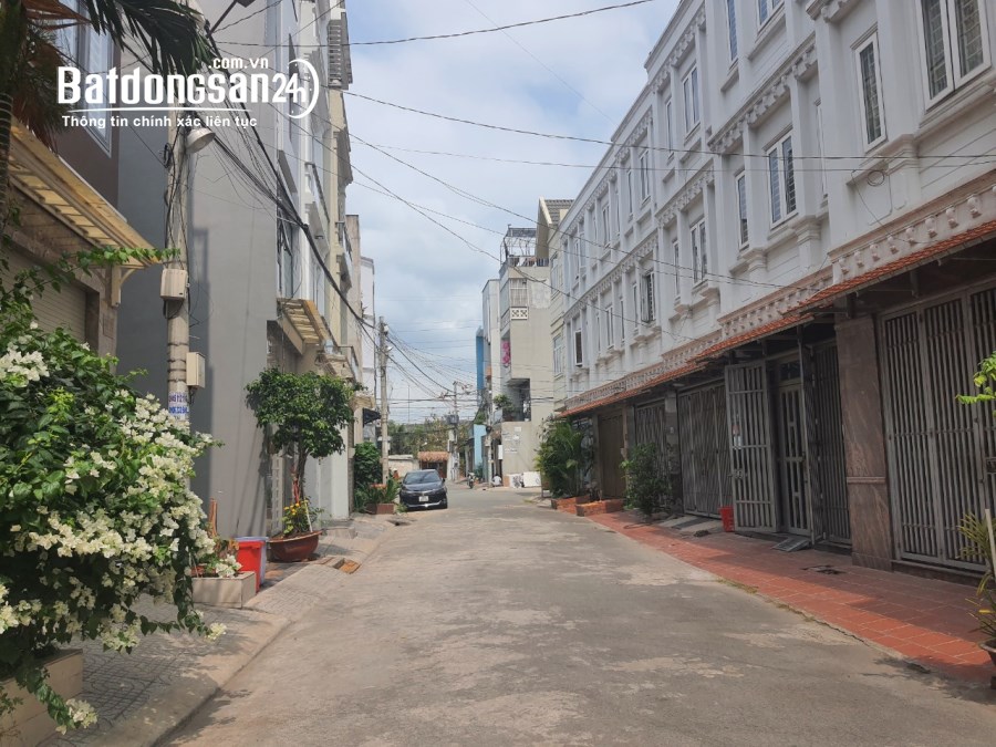NHÀ VIP P. PHÚ HỮU, 52M2, NGANG 4M, 3 TÂNG, 4PN, HẺM XE TẢI THÔNG, CÒN 5.9 TỶ