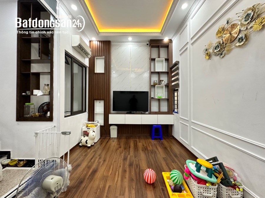 Bán nhà ngõ Chùa Bộc mặt tiền 4.6m, diện tích 37m² x 6 tầng, nhà đẹp có thang máy