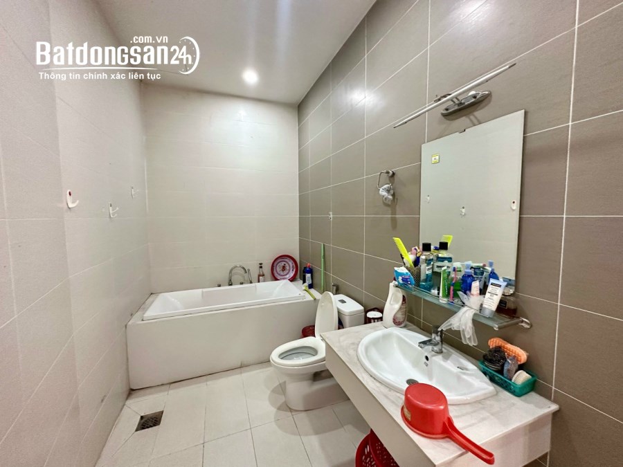 Giá 9,8 tỷ. Bán nhà mặt tiền D4, D2D ngay nhà thuốc Sĩ Mẫn P. Thống Nhất.