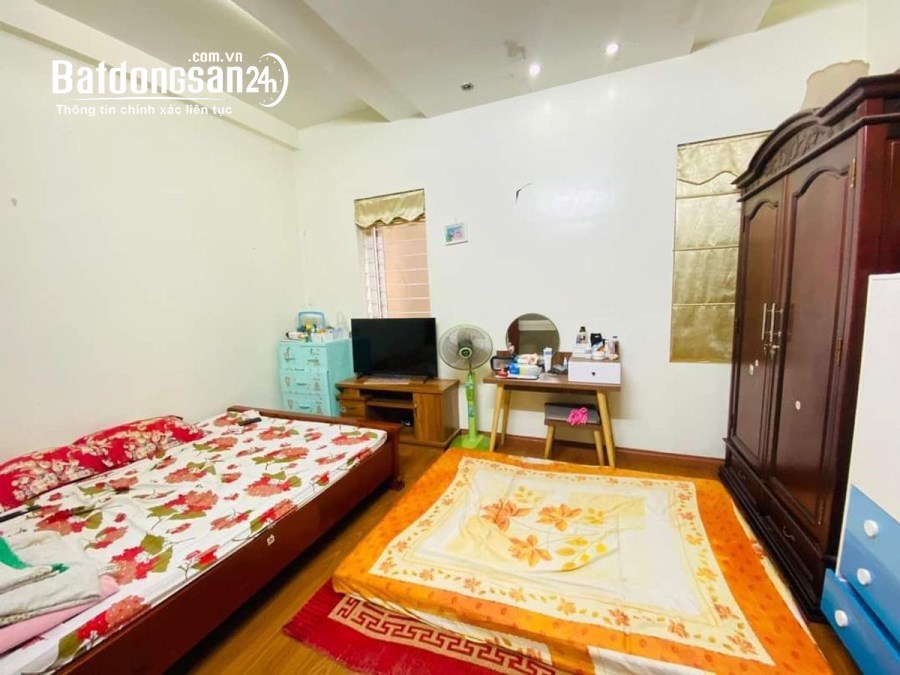 Bán nhà mặt phố Đường Đỗ Nhuận 125 m2,mt 8,4m 5 t đường 3 ô tô giá 30 tỷ