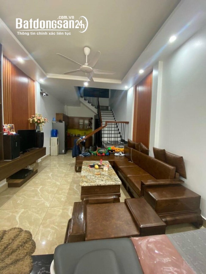 Bán căn nhà 3 tầng ngõ đường Nguyễn Lương Bằng, TP HD, 70m2, 3 ngủ, đường thông oto