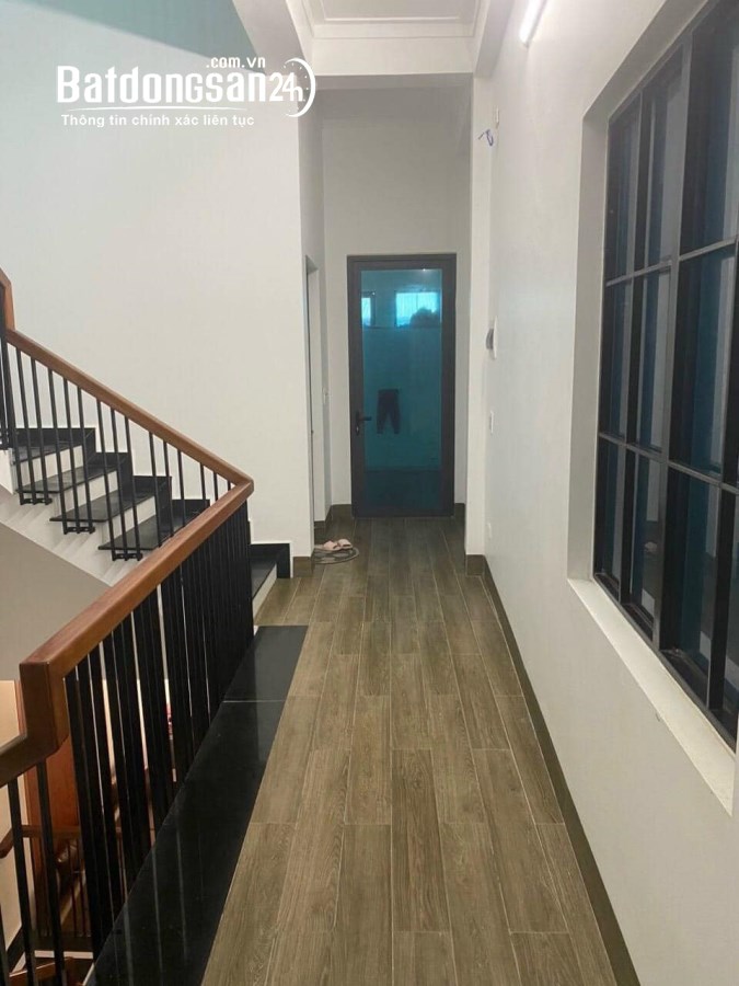 Bán căn nhà 3 tầng ngõ đường Nguyễn Lương Bằng, TP HD, 70m2, 3 ngủ, đường thông oto