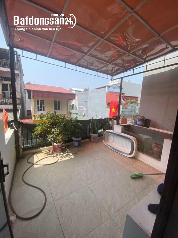 Bán căn nhà 3 tầng ngõ đường Nguyễn Lương Bằng, TP HD, 70m2, 3 ngủ, đường thông oto
