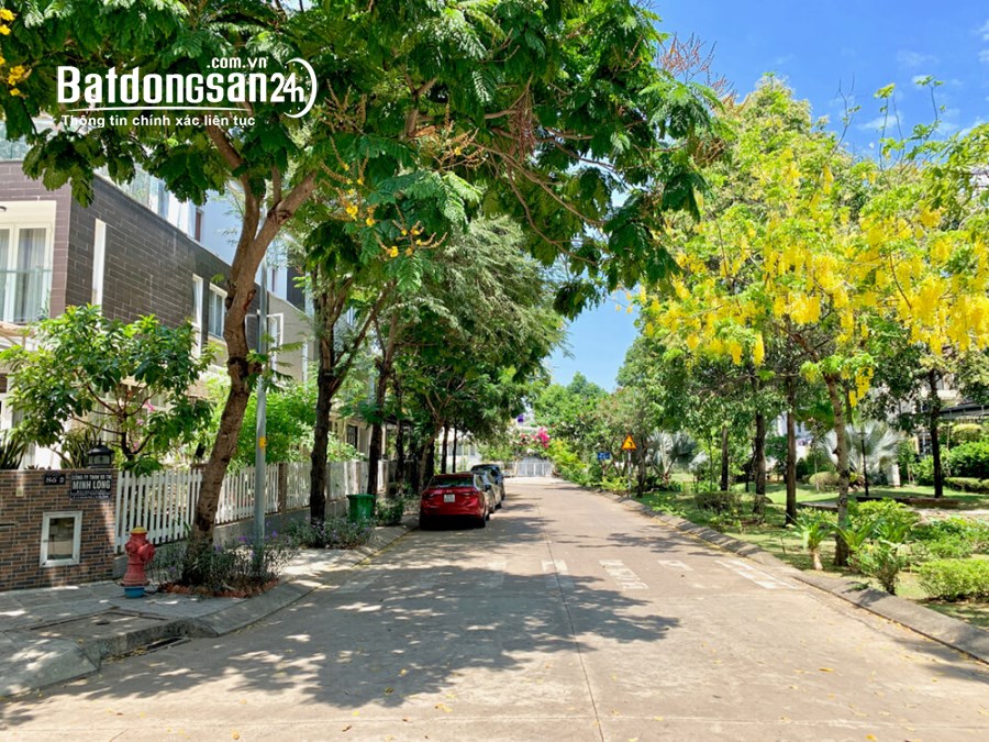 Trung tâm Trâu Quỳ, bán đất biệt thự 210m2 khu 31ha đường 13m, sầm uất .0982852808