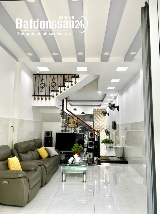 Bán gấp nhà 4 tầng, 48m2,hẻm xe hơi, khu Bàu Cát Trương Công Định,Tân Bình,8.8 TỶ