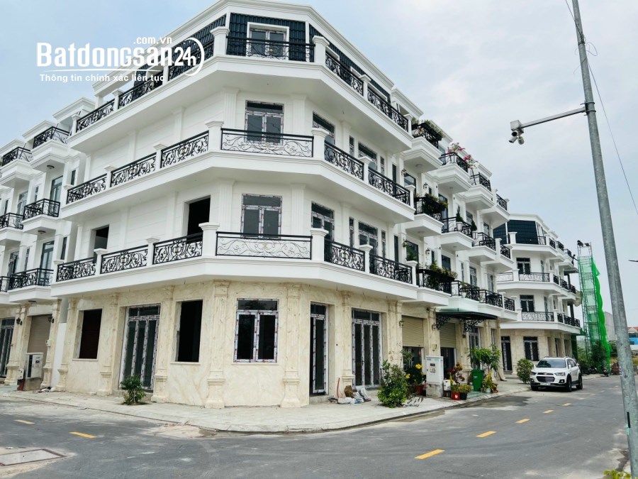 Cần tiền đầu tư. Bán cắt lỗ Nhà phố KDC An Phú Đông. Diện tích 4x14m. Giá bán 5,6 tỷ 
