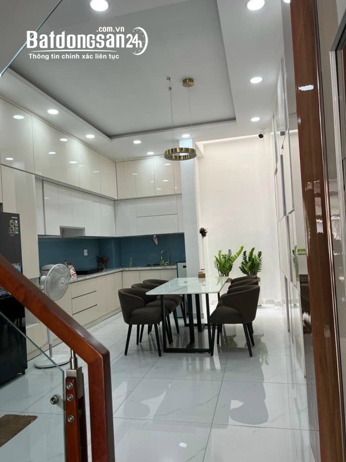 Cần tiền đầu tư. Bán cắt lỗ Nhà phố KDC An Phú Đông. Diện tích 4x14m. Giá bán 5,6 tỷ 