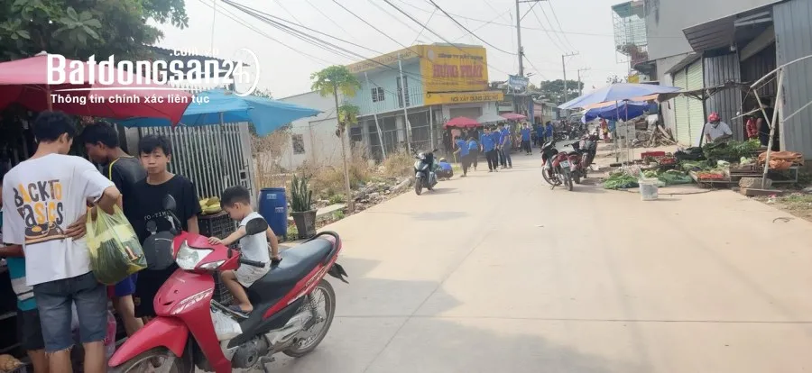 Bán đất ngay chợ, giáp KCN,  đường betong 5m, Biên nhận riêng, DT 100m2, Giá 490 tr