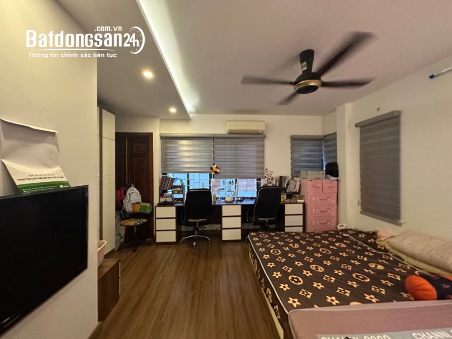 Bán nhà Trần Quốc Hoàn phân lô ô tô, 2 thoáng, diện tích 46m, 5 tầng, giá 12.6 tỷ