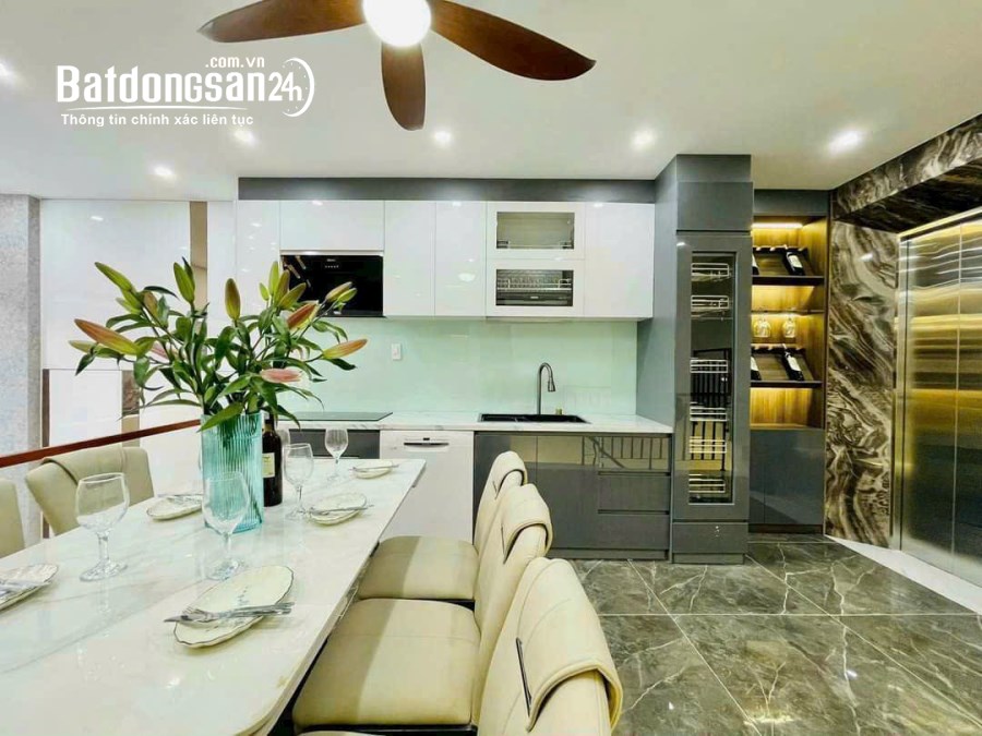 Bán nhà sát mặt đường Nguyễn Triệu Luật. Diện tích: 84m2, giá: 5.6 tỷ TL