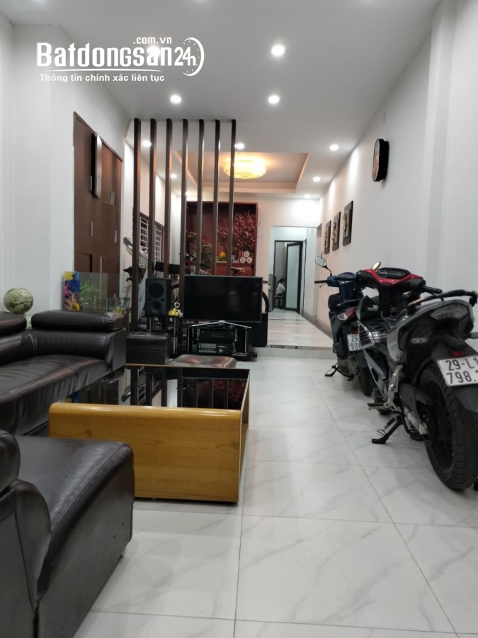 Bán căn hộ T 1 dt 100m2,3 ngủ,2 wc, Phố Trần Bình,Quận Cầu Giấy