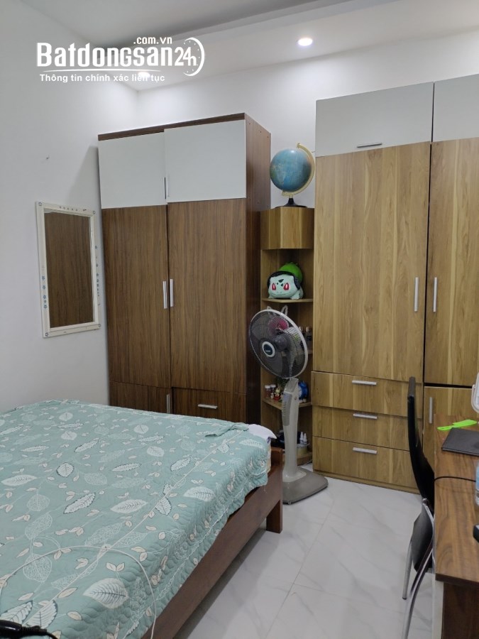 Bán căn hộ T 1 dt 100m2,3 ngủ,2 wc, Phố Trần Bình,Quận Cầu Giấy