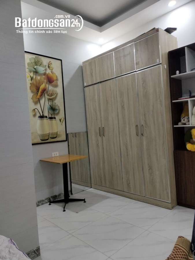 Bán căn hộ T 1 dt 100m2,3 ngủ,2 wc, Phố Trần Bình,Quận Cầu Giấy