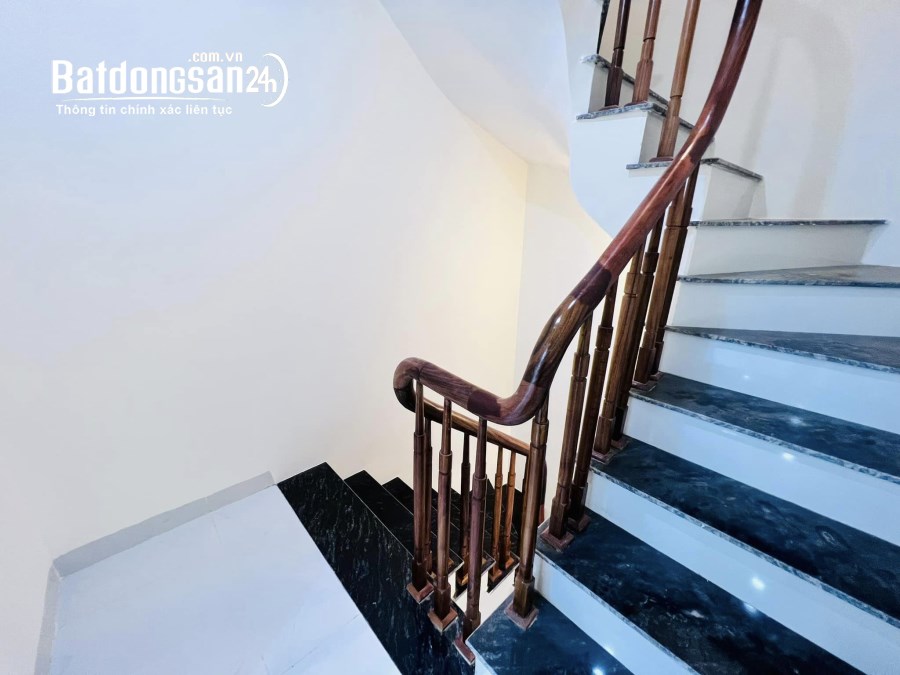 CHỈ 4.3TỶ SỔ 33M2 X 4TẦNG HỒ BA MẪU_LÔ GÓC_1 NGOẶT 40M RA Ô TÔ TRÁNH_SỔ ĐẸP.