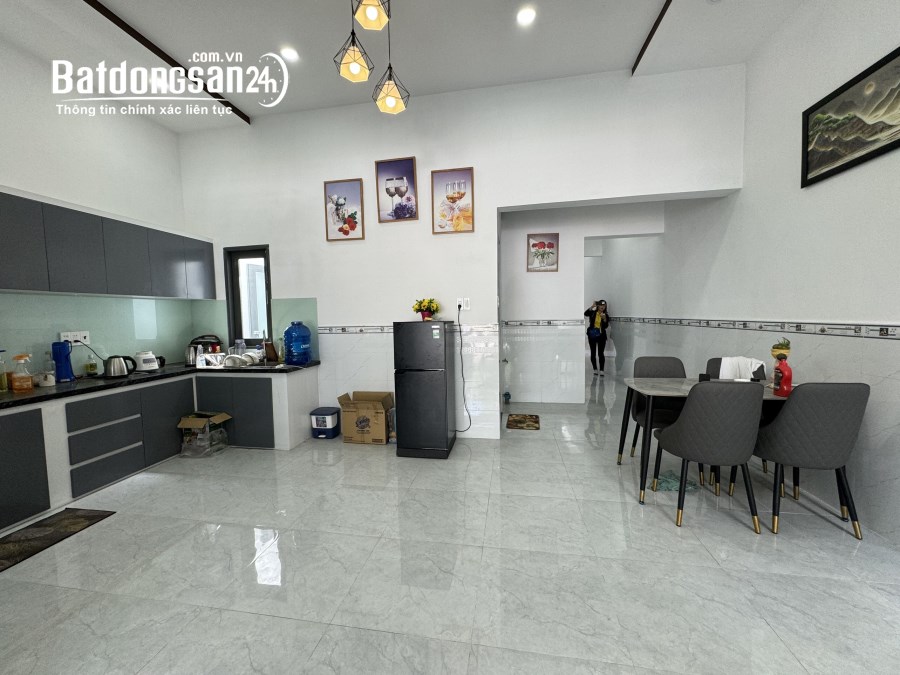 Nhà đẹp gần biển mặt tiền đường Dương Vân Nga Vĩnh Hải Nha Trang giá chỉ 4tỷ200