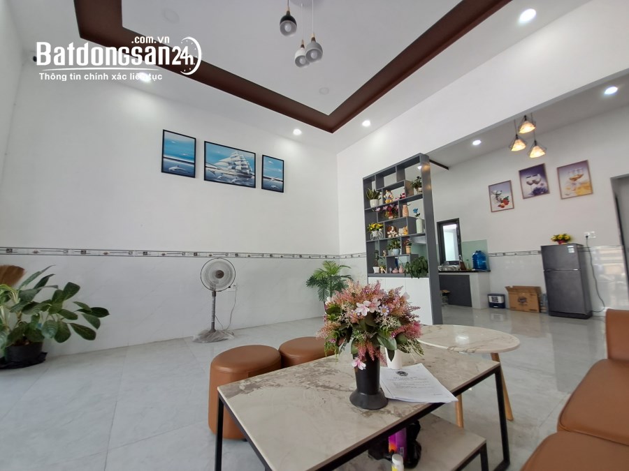 Nhà đẹp gần biển mặt tiền đường Dương Vân Nga Vĩnh Hải Nha Trang giá chỉ 4tỷ200