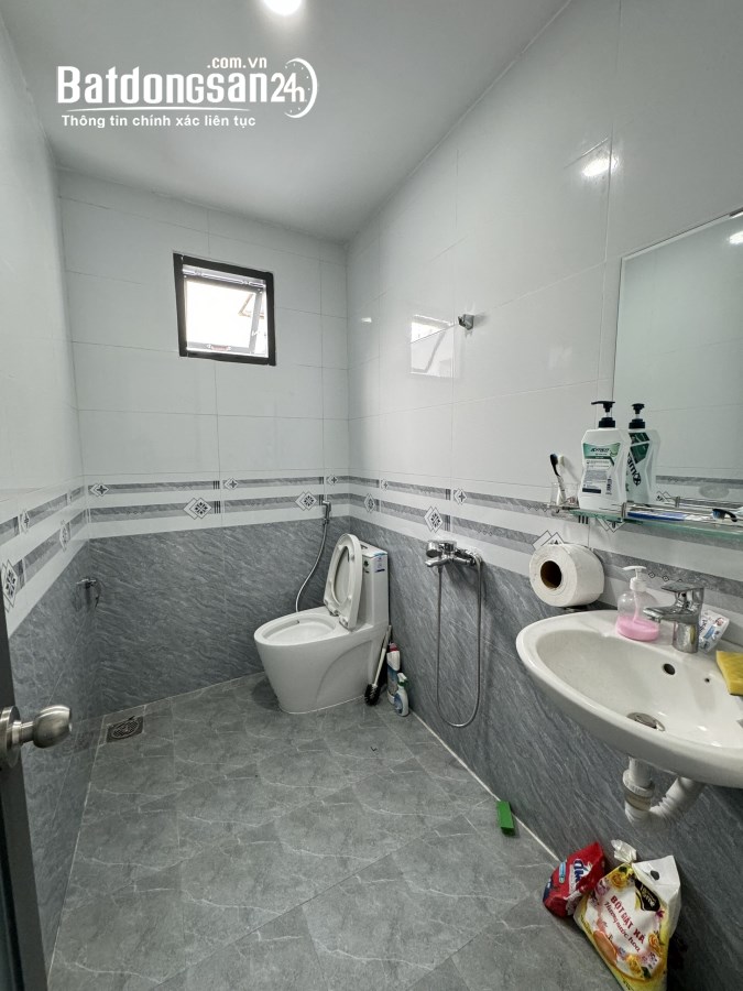 Nhà đẹp gần biển mặt tiền đường Dương Vân Nga Vĩnh Hải Nha Trang giá chỉ 4tỷ200