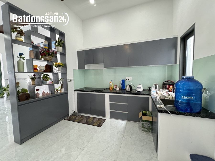 Nhà đẹp gần biển mặt tiền đường Dương Vân Nga Vĩnh Hải Nha Trang giá chỉ 4tỷ200