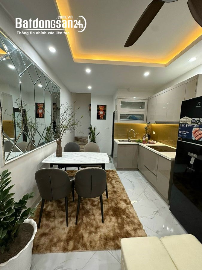 Bán nhà Đường Hồ Ba Mẫu, Phường Phương Liên, Quận Đống Đa, Lô Góc, DT 30m2, Nhỉnh 5tỷ