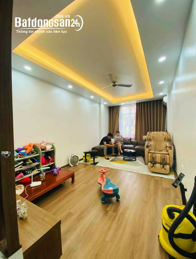 Cho thuê nhà Đông Quan Cầu Giấy 50m*4T, vỉa hè, ô tô tránh giá 22 triệu