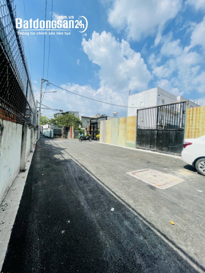 Bán đất Quốc lộ 13, gần ngã 3 Hiệp Bình, Sổ hồng, có sẵn GPXD hiện hữu