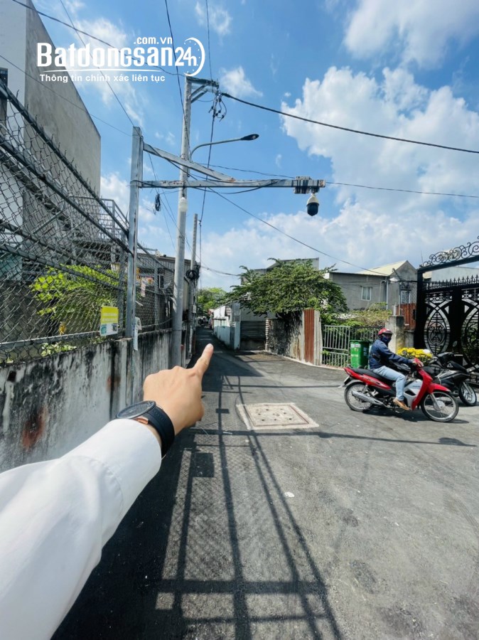Bán đất Quốc lộ 13, gần ngã 3 Hiệp Bình, Sổ hồng, có sẵn GPXD hiện hữu