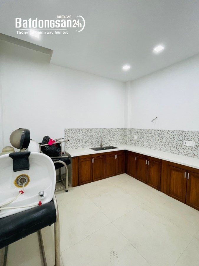 Nhà đẹp mặt tiền đường Kênh Nước Đen - 68m2 - 8.3 tỷ