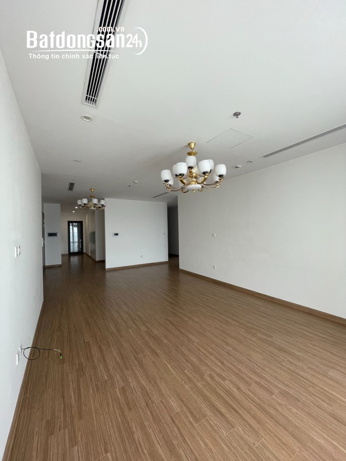 Cho thuê căn góc 4 phòng ngủ view trọn hồ điều hòa Vinhomes Skylake tòa S1, đồ cơ bản
