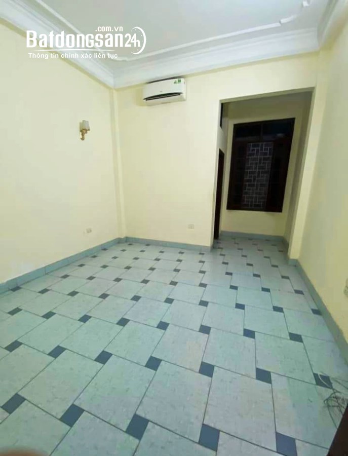 Cho thuê nhà mặt phố Hoàng Quốc Việt 50m*4T, vỉa hè rộng, kinh doanh sầm uất