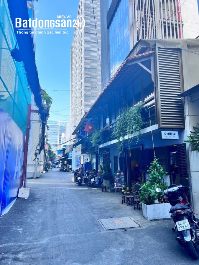 Bán nhà mặt phố Đường Cao Thắng, Quận 3