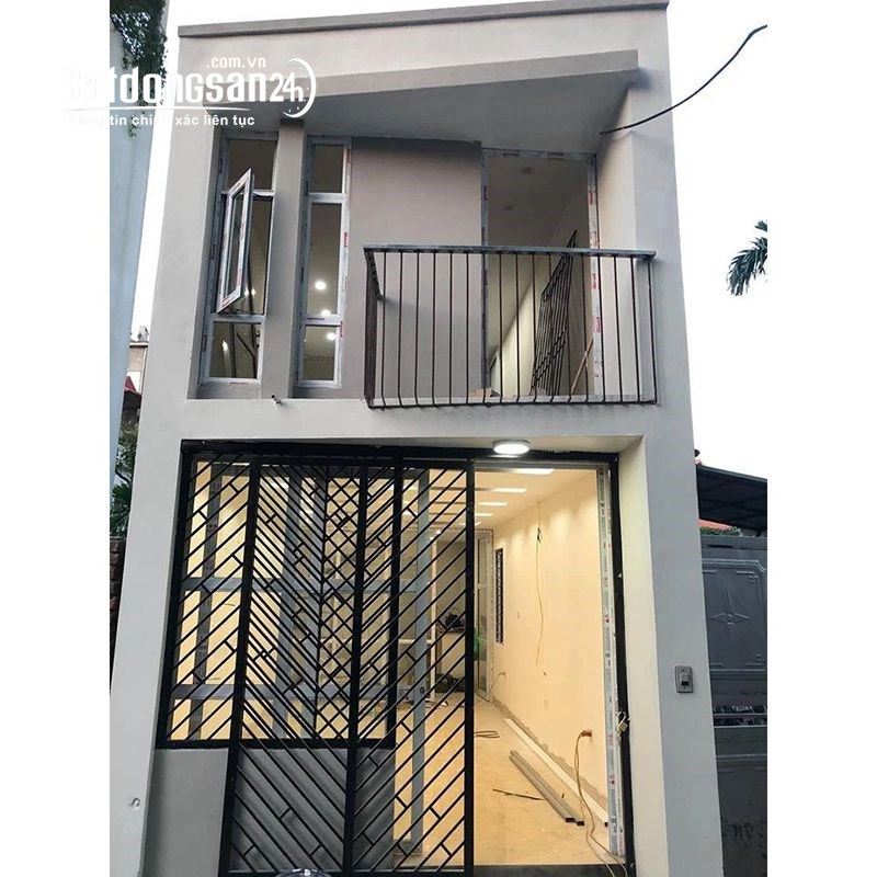 Bán nhà cấp 4 32m2 giá 3,52 tỷ Ô tô vào nhà, gần Mặt đường Hoàng Tăng Bí.