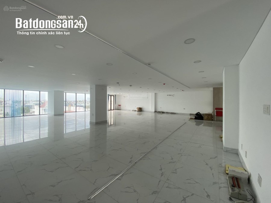 Văn phòng cho thuê. Tổng 7 tầng, DTMS 400m2/tầng.Đường Hà Huy Giáp, Phường Thạnh Lộc