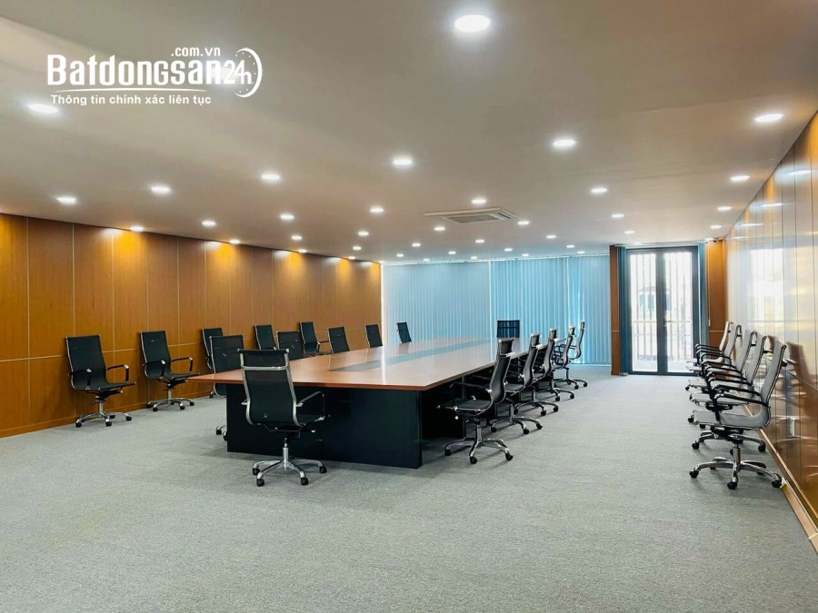 Văn phòng cho thuê. Tổng 7 tầng, DTMS 400m2/tầng.Đường Hà Huy Giáp, Phường Thạnh Lộc