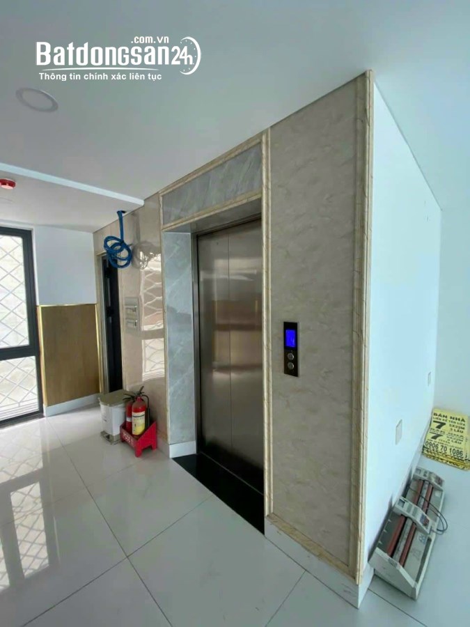 Văn phòng cho thuê. Tổng 7 tầng, DTMS 400m2/tầng.Đường Hà Huy Giáp, Phường Thạnh Lộc