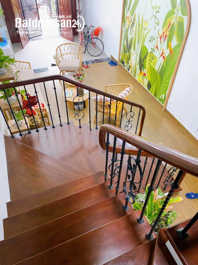 Bán nhà dân xây DT 35m2*5 tầng. Đại Mỗ. Ô tô đỗ gần nhà. 2,39 tỷ