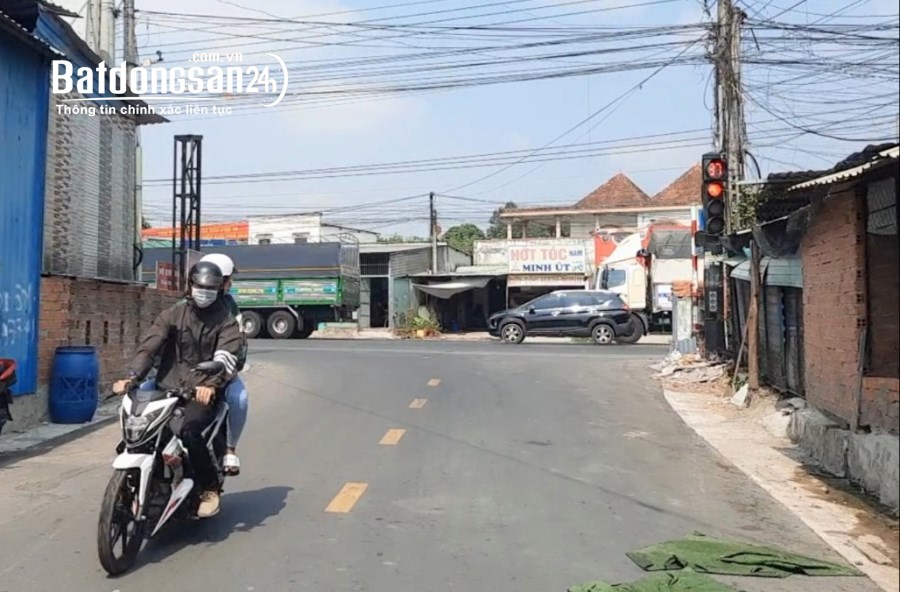  Bán lô đất 212m2 ra DT 741 200m sát khu công nghiệp Visip 2 ngay chợ 1.25 tỷ