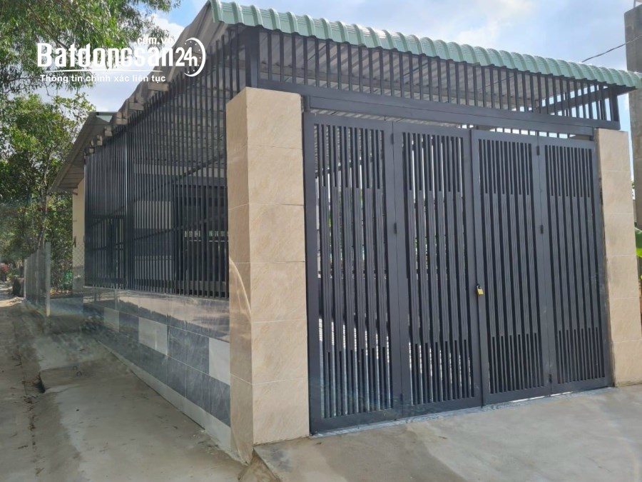 nhà cấp 4 giá rẻ Tân định Tp.Bến Cát 110m2 2phòng sân ôtô LH 0858785987
