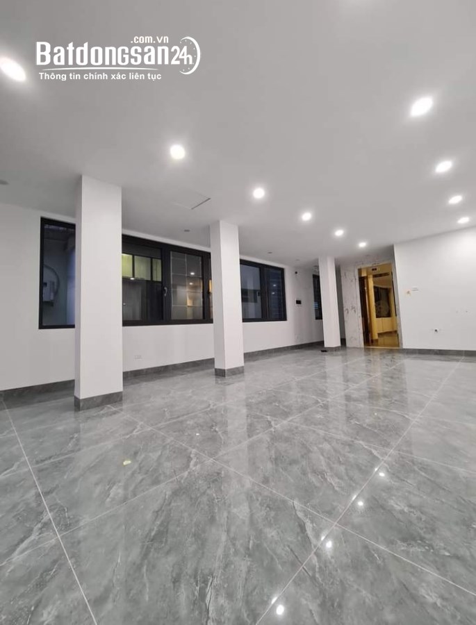 Cho thuê nhà ô tô tránh Nguyễn Chí Thanh Đống Đa, nhà đẹp, thang máy, KD 65m*