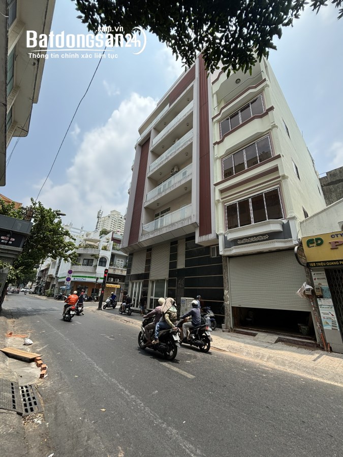 Bán nhà mặt phố Đường Triệu Quang Phục, Phường 11, Quận 5