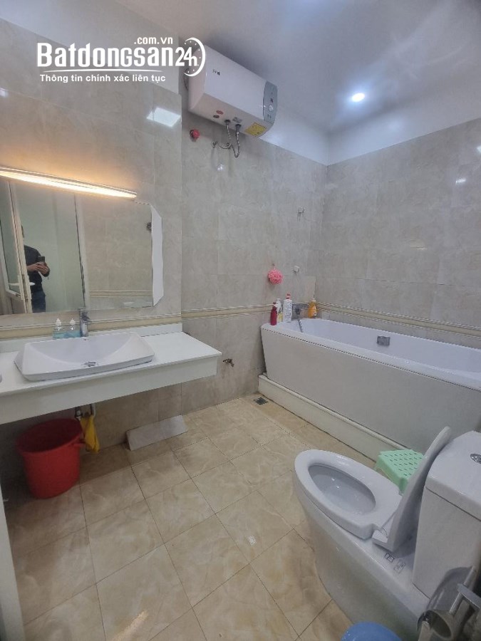 Bán nhà Phố Trần Quốc Hoàn, Cầu Giấy 40m, 6 tầng 13.8 tỷ