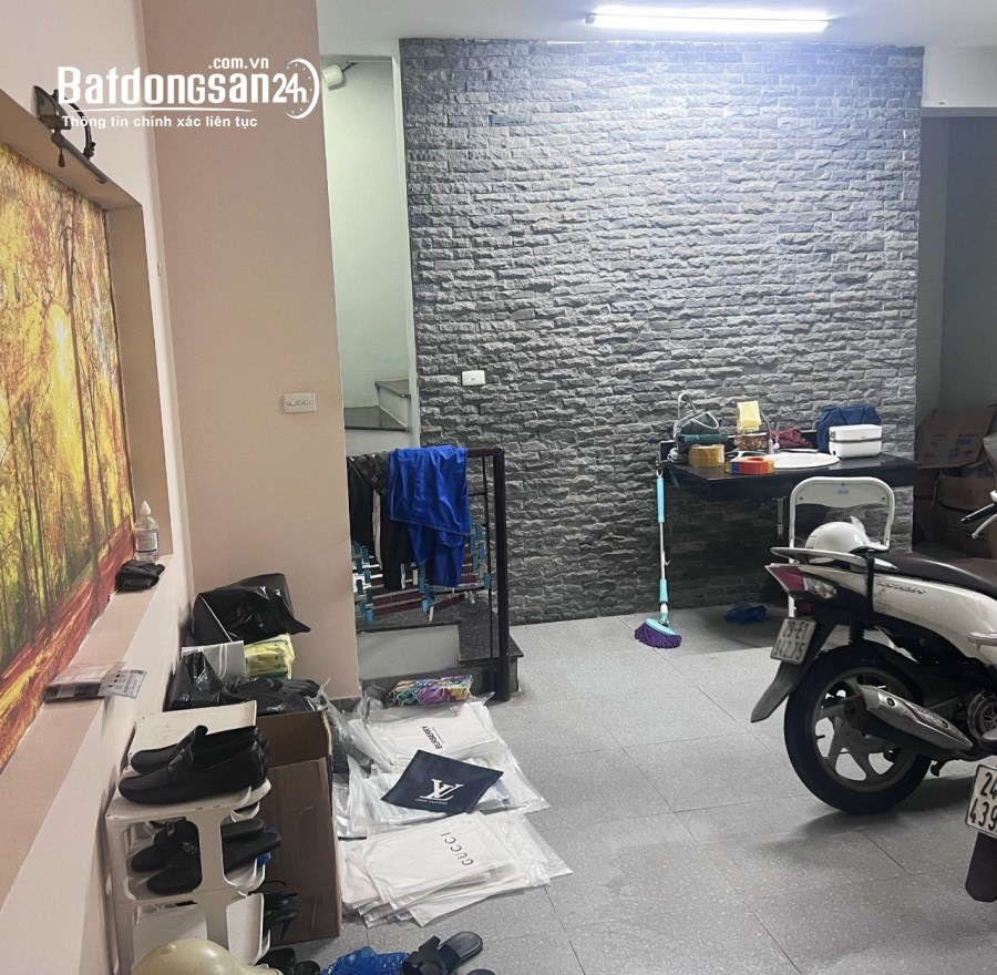 Cho thuê nhà Nguyễn Văn Huyên Cầu Giấy 70m*4T, ô tô tránh giá 20 triệu