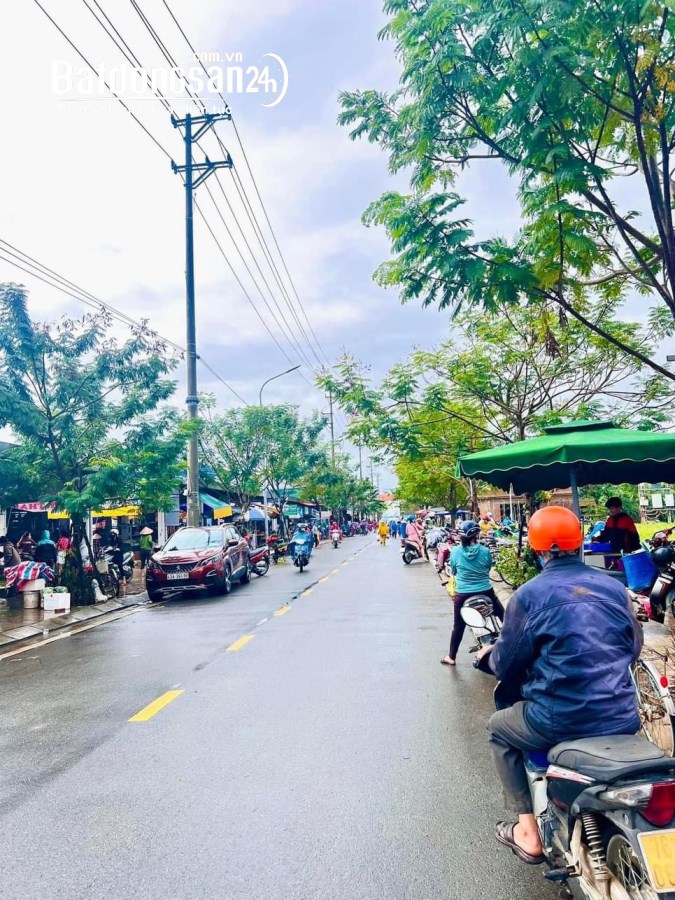 Bán 1 cặp duy nhất mặt tiền quảng trường tại Phố Chợ Hàng Rượu