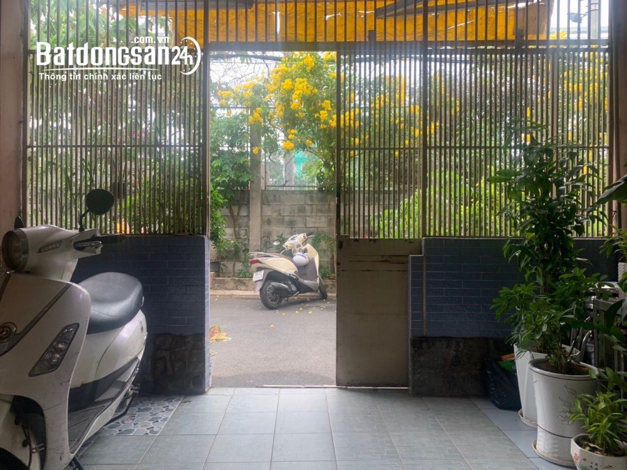 BÁN GẤP NHÀ HXH HOÀNG VĂN THỤ, P4, Q.TÂN BÌNH, 4,5m x 18m, NGAY THE ADORA CENTER 