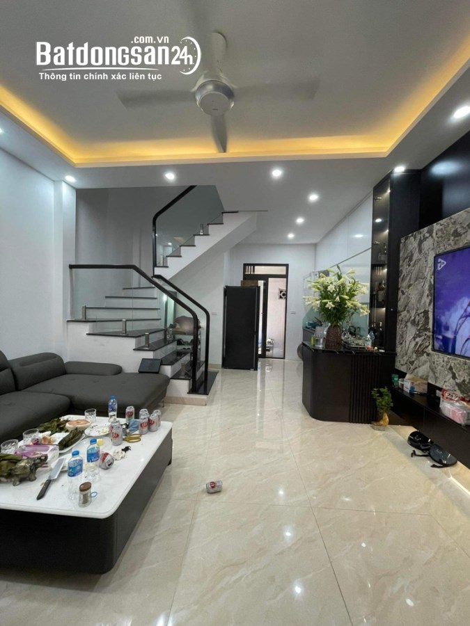 Bán nhà Yên Duyên, 50m ra phố, View Gamuda, 5 tầng tự xây, 40m2, 4.35 tỷ 