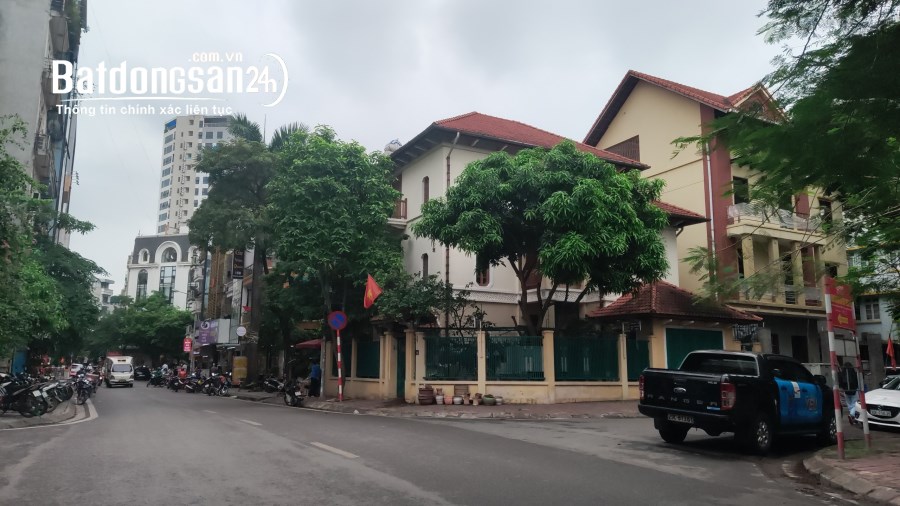Bán nhà mặt phố Đường Hoàng Ngân dt 166m2 x 4 t lô góc,mt 14 m giá 70 tỷ
